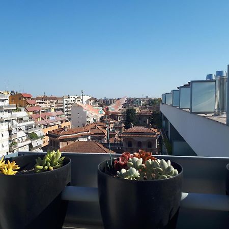 Penthouse 40 In Trastevere With Seasonally Jacuzzi 罗马 外观 照片